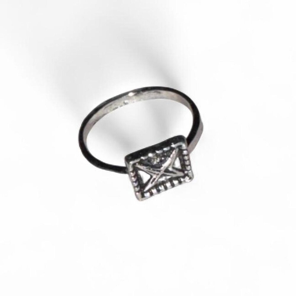 Size 6.5 Unique square silver ring with cross pattern #silverjewellery